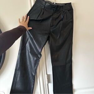 Elegant Black Straight Leg Trousers with Pleats